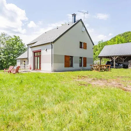 Le Pre Devant Nous *